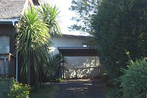 Photo of property in 2/99 Konini Road, Titirangi, Auckland, 0604