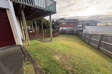 Photo of property in 18 Lyndhurst Road, Te Atatu South, Auckland, 0610