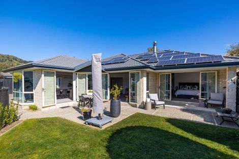 Photo of property in 8 Whitby Close, Waikawa, Picton, 7220