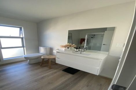 Photo of property in 1117e High Street, Taita, Lower Hutt, 5011