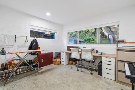 Photo of property in 27 Walpole Avenue, Hillpark, Auckland, 2102