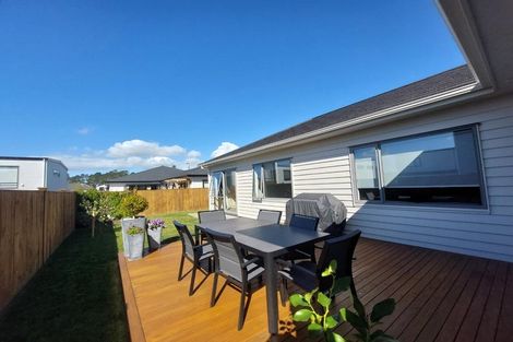 Photo of property in 3 Tarras Road, Kumeu, 0810
