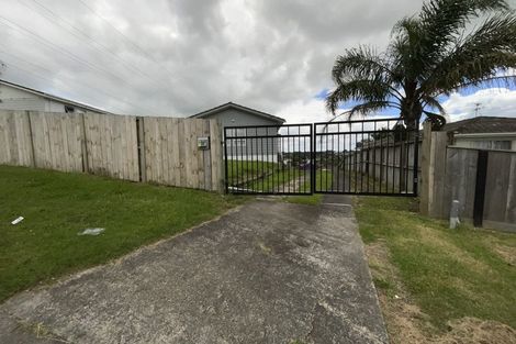 Photo of property in 15 Doone Place, Massey, Auckland, 0614
