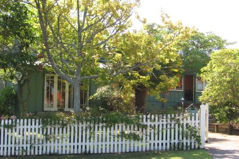 Photo of property in 1 Westbourne Road, Murrays Bay, Auckland, 0630