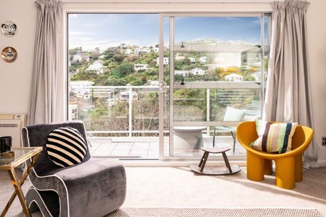 Photo of property in 21 Kopiko Way, Brooklyn, Wellington, 6021