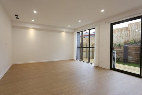 Photo of property in 13d King Richard Place, Browns Bay, Auckland, 0630