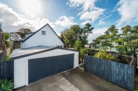 Photo of property in 2/210 Sunnynook Road, Totara Vale, Auckland, 0627