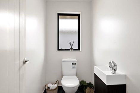 Photo of property in 1 Douglas Street, Hawera, 4610