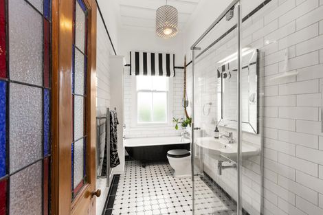 Photo of property in 46 Forest Lake Road, Forest Lake, Hamilton, 3200