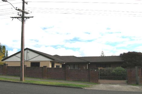 Photo of property in 5 Avonleigh Road, Green Bay, Auckland, 0604