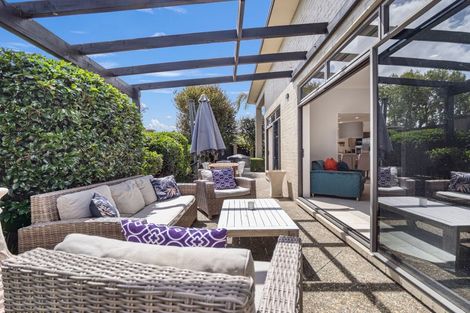 Photo of property in 2 Four Oaks Place, Pukekohe, 2120