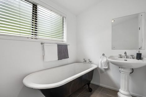 Photo of property in 109 Takahe Road, Titirangi, Auckland, 0604