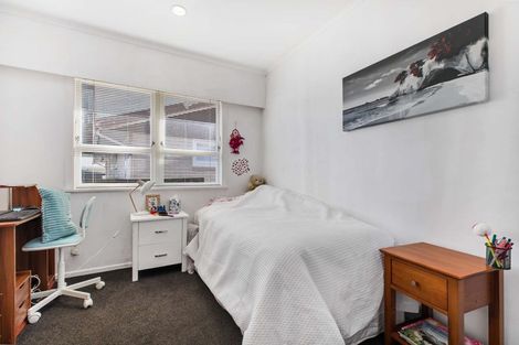 Photo of property in 128 Edgewater Drive, Pakuranga, Auckland, 2010