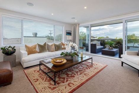 Photo of property in 4a Rothesay Bay Road, Rothesay Bay, Auckland, 0630