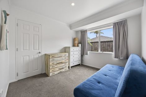 Photo of property in 6d Clearwater Cove, West Harbour, Auckland, 0618