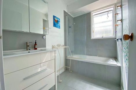 Photo of property in 22 Squirrel Lane, Browns Bay, Auckland, 0630