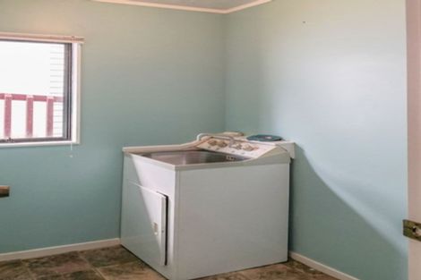 Photo of property in 2/6 Altair Place, Windsor Park, Auckland, 0632