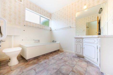 Photo of property in 24 Wikiriwhi Crescent, Awapuni, Palmerston North, 4412