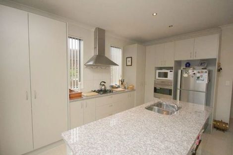 Photo of property in 220 Schnapper Rock Road, Schnapper Rock, Auckland, 0632