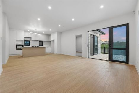 Photo of property in 50 Whakairo Crescent, Gulf Harbour, Whangaparaoa, 0930