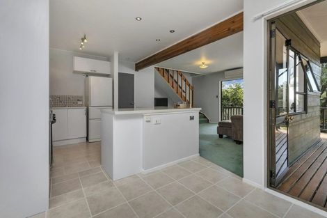 Photo of property in 2/15 Sunward Rise, Glenfield, Auckland, 0629