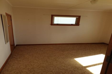 Photo of property in 15 Turakina Street, Merrilands, New Plymouth, 4312