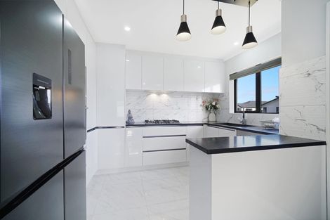 Photo of property in 20 Survila Street, Takanini, 2110