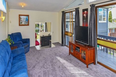 Photo of property in 10 Sunnypark Avenue, Rosehill, Papakura, 2113