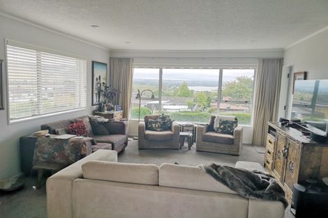 Photo of property in 3a Leo Place, Kawaha Point, Rotorua, 3010