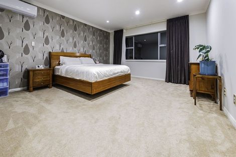 Photo of property in 28 Leburn Crescent, Flat Bush, Auckland, 2016