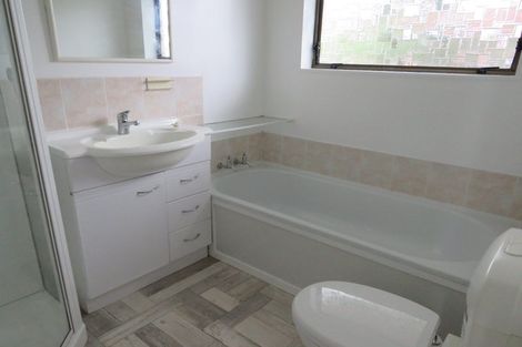 Photo of property in 2/1 Bramley Drive, Farm Cove, Auckland, 2012