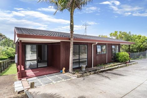 Photo of property in 76 Harmel Road, Glendene, Auckland, 0602