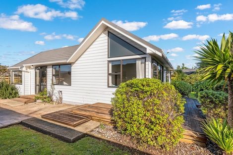 Photo of property in 25 Cedar Drive, Paraparaumu Beach, Paraparaumu, 5032