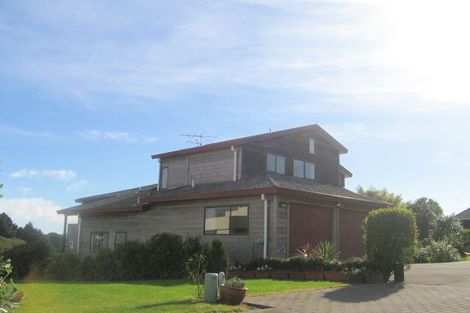 Photo of property in 42 Molyneux Close, Whitby, Porirua, 5024