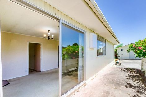 Photo of property in 61 Queens Road, Waikanae Beach, Waikanae, 5036