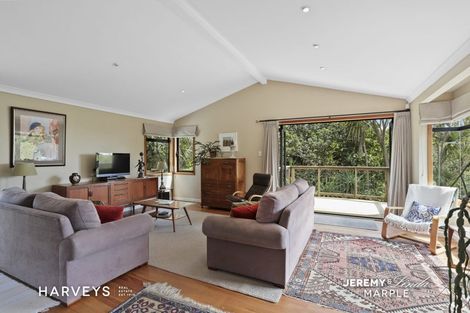Photo of property in 17 West Lynn Road, Titirangi, Auckland, 0604