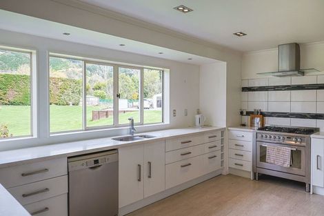 Photo of property in 20 Maui Pomare Road, Nikau Valley, Paraparaumu, 5032