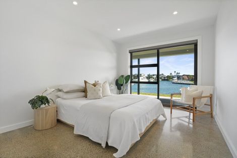 Photo of property in 21 Fred Carr Place, One Tree Point, 0118