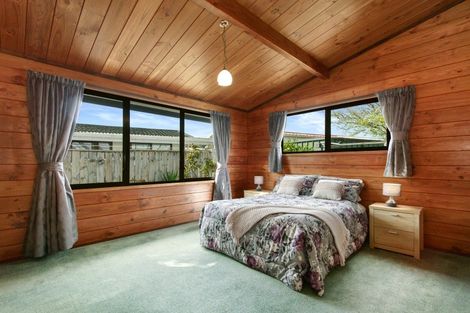 Photo of property in 8 Roband Crescent, Brown Owl, Upper Hutt, 5018