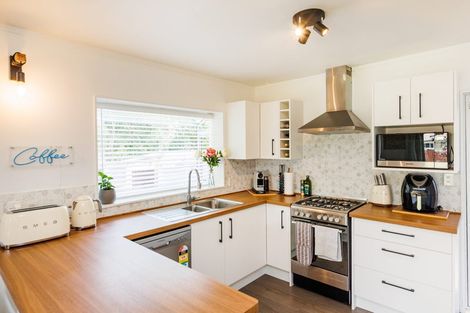 Photo of property in 21 Dalfield Place, Highbury, Palmerston North, 4412