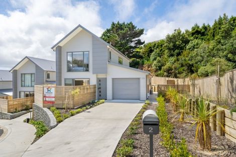 Photo of property in 2 Brindle Way, Newlands, Wellington, 6037