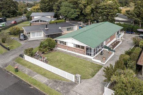 Photo of property in 14 Dennis Avenue, Hillpark, Auckland, 2102