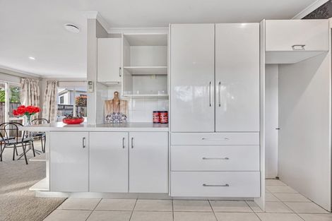 Photo of property in 13 Bridgehead Cove, West Harbour, Auckland, 0618