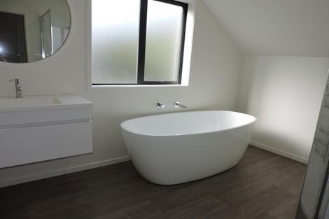 Photo of property in 548b Glenfield Road, Glenfield, Auckland, 0629