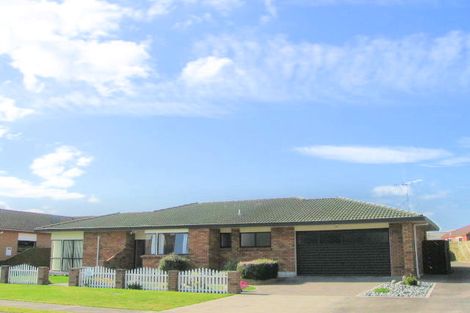 Photo of property in 4 The Green, Mount Maunganui, 3116