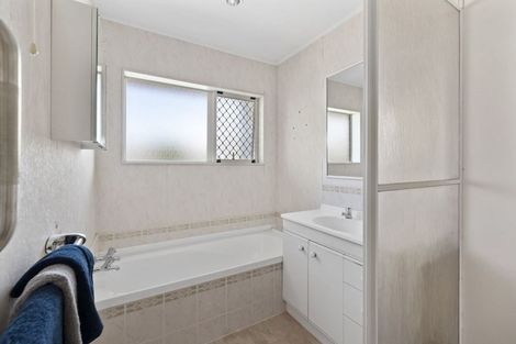 Photo of property in 196 Lakeside Drive, Orewa, 0931