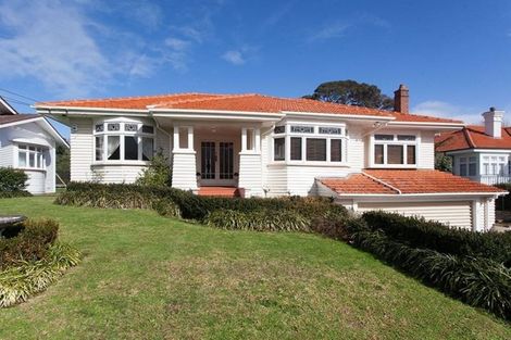 Photo of property in 5 Maungakiekie Avenue, Greenlane, Auckland, 1051