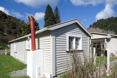 Photo of property in 4 Broadway, Reefton, 7830