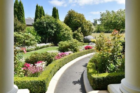 Photo of property in 90 Willowview Drive, Redwood, Christchurch, 8051