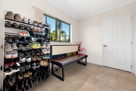 Photo of property in 16 Castlehill Court, Wattle Downs, Auckland, 2103